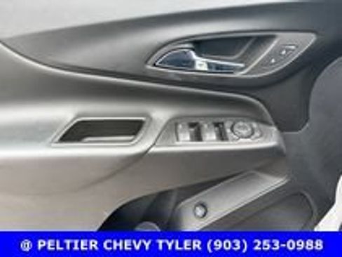 Used 2022 Chevrolet Equinox LT FWD image 12