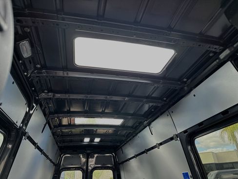 Used 2024 Mercedes-Benz Sprinter 2500 image 18