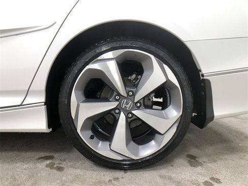 Used 2020 Honda Accord Touring image 12