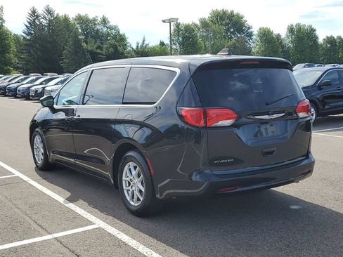 Used 2022 Chrysler Voyager LX FWD image 4
