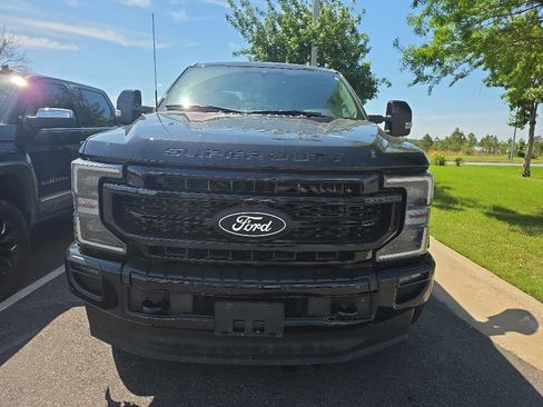 Used 2022 Ford F250 Lariat w/ Black Appearance Package AWD/4WD image 3