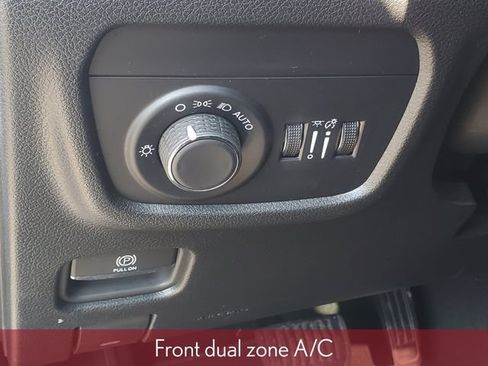 Used 2024 Jeep Grand Cherokee Altitude AWD/4WD image 11