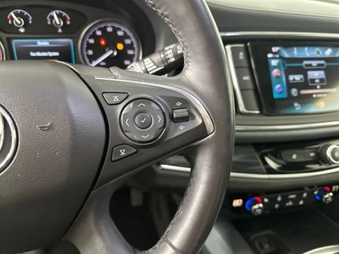 Used 2018 Buick Enclave Essence image 16
