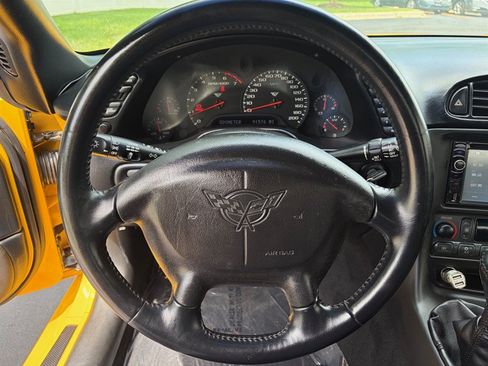 Used 2004 Chevrolet Corvette Convertible w/ Preferred Equipment Group RWD image 29