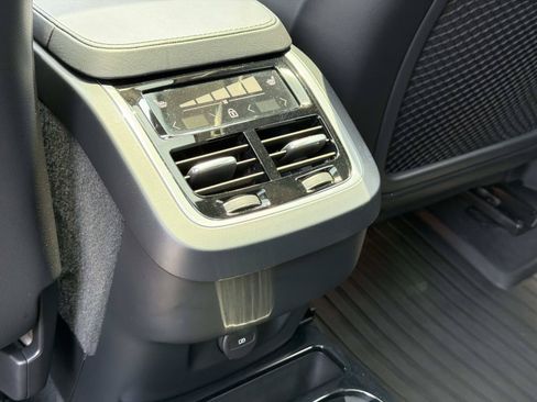 Certified 2024 Volvo XC90 B6 Plus AWD/4WD image 22