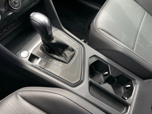 Used 2020 Volkswagen Tiguan SE FWD image 19