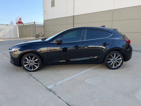 Used 2018 MAZDA MAZDA3 Grand Touring FWD image 9