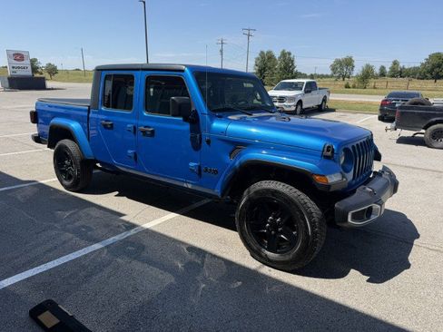 Used 2021 Jeep Gladiator Sport AWD/4WD image 3