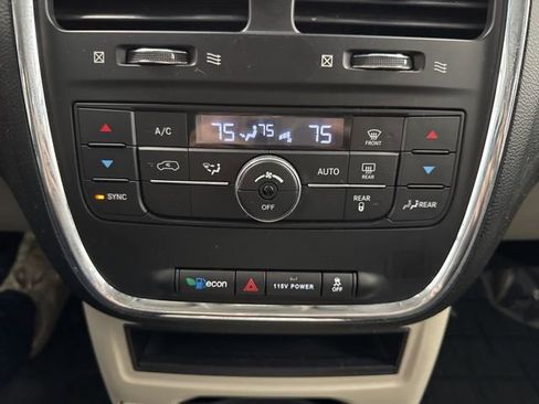 Used 2013 Chrysler Town & Country Touring image 43