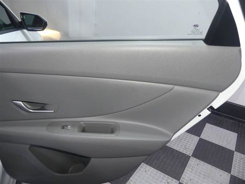 Used 2022 Hyundai Elantra SEL FWD image 25