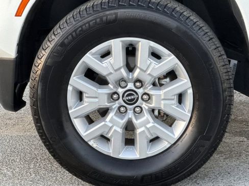 Used 2024 Nissan Frontier SV w/ SV Convenience Package image 24