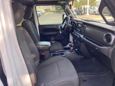 Used 2023 Jeep Gladiator Sport image 19