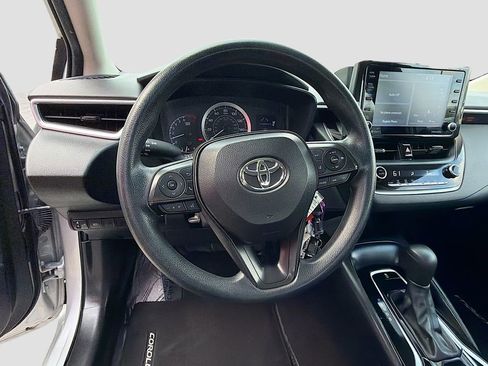 Used 2022 Toyota Corolla LE FWD image 11
