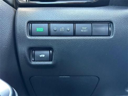 Used 2023 Nissan Sentra SR w/ Trunk Package image 21