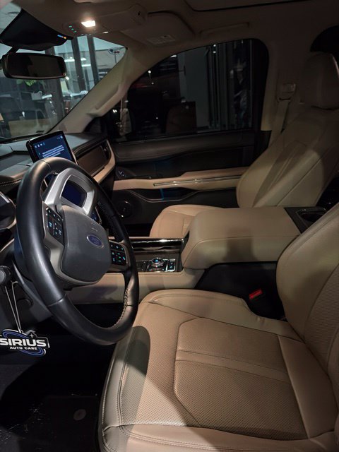 Used 2024 Ford Expedition Limited AWD/4WD image 1