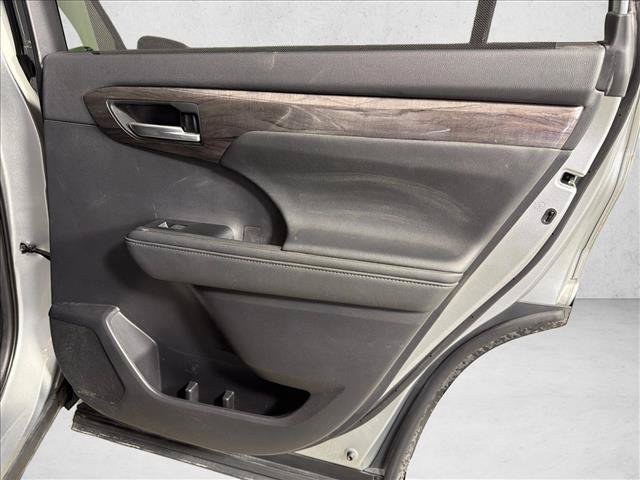 Used 2020 Toyota Highlander Limited AWD/4WD image 18