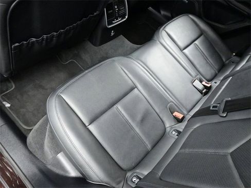 Used 2022 Porsche Macan image 15