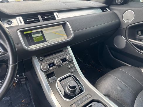 Used 2017 Land Rover Range Rover Evoque SE image 14