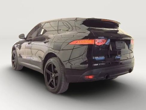 Used 2019 Jaguar F-PACE Premium image 8