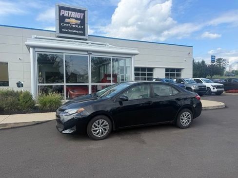 Used 2019 Toyota Corolla LE FWD image 2