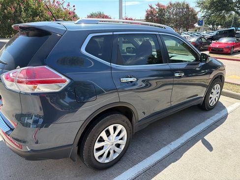 Used 2016 Nissan Rogue S w/ Appearance Package FWD image 3