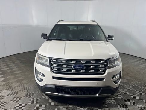 Used 2016 Ford Explorer XLT w/ Equipment Group 202A AWD/4WD image 2
