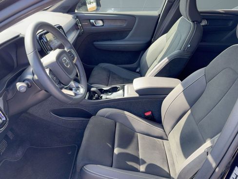 Used 2025 Volvo EC40 Ultra image 5