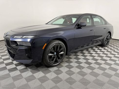 Certified 2025 BMW 740i w/ Premium Package RWD image 7