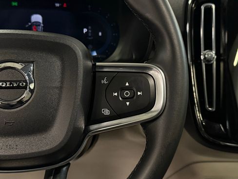 Used 2025 Volvo XC40 B5 Plus image 47
