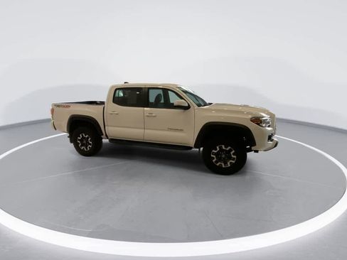 Used 2021 Toyota Tacoma TRD Off-Road AWD/4WD image 4