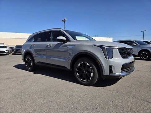 New 2026 Kia Sorento S FWD image 2