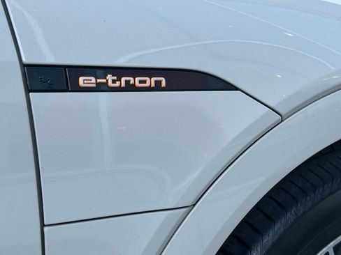 Used 2022 Audi e-tron Premium Plus w/ Premium Plus Package image 59