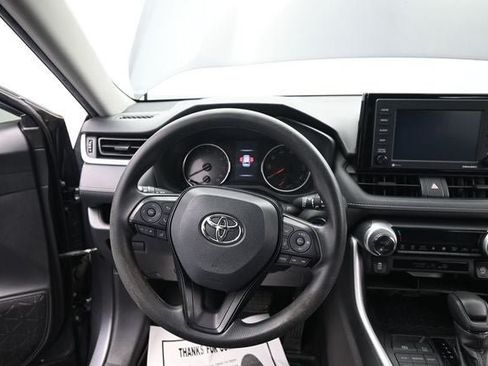 Used 2021 Toyota RAV4 XLE AWD/4WD image 17