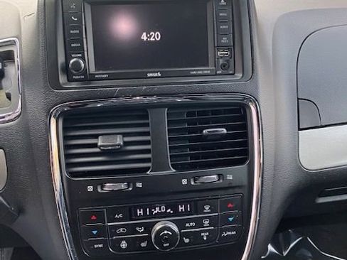 Used 2017 Dodge Grand Caravan GT image 17