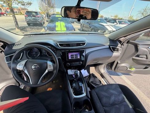 Used 2014 Nissan Rogue S image 1