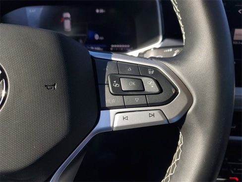 Certified 2025 Volkswagen Taos SE image 27