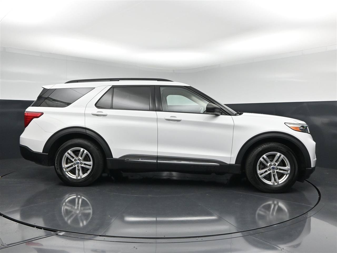Used 2021 Ford Explorer XLT w/ Equipment Group 202A RWD image 4