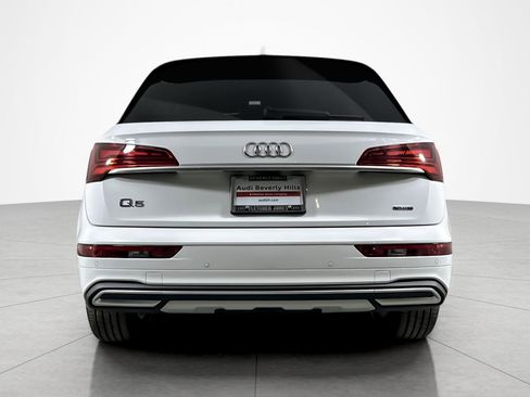 Used 2023 Audi Q5 2.0T Premium w/ Convenience Package image 4
