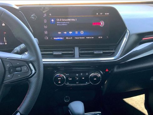 Used 2025 Chevrolet Trax RS image 7