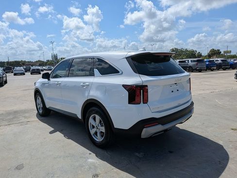 Certified 2025 Kia Sorento LX FWD image 6