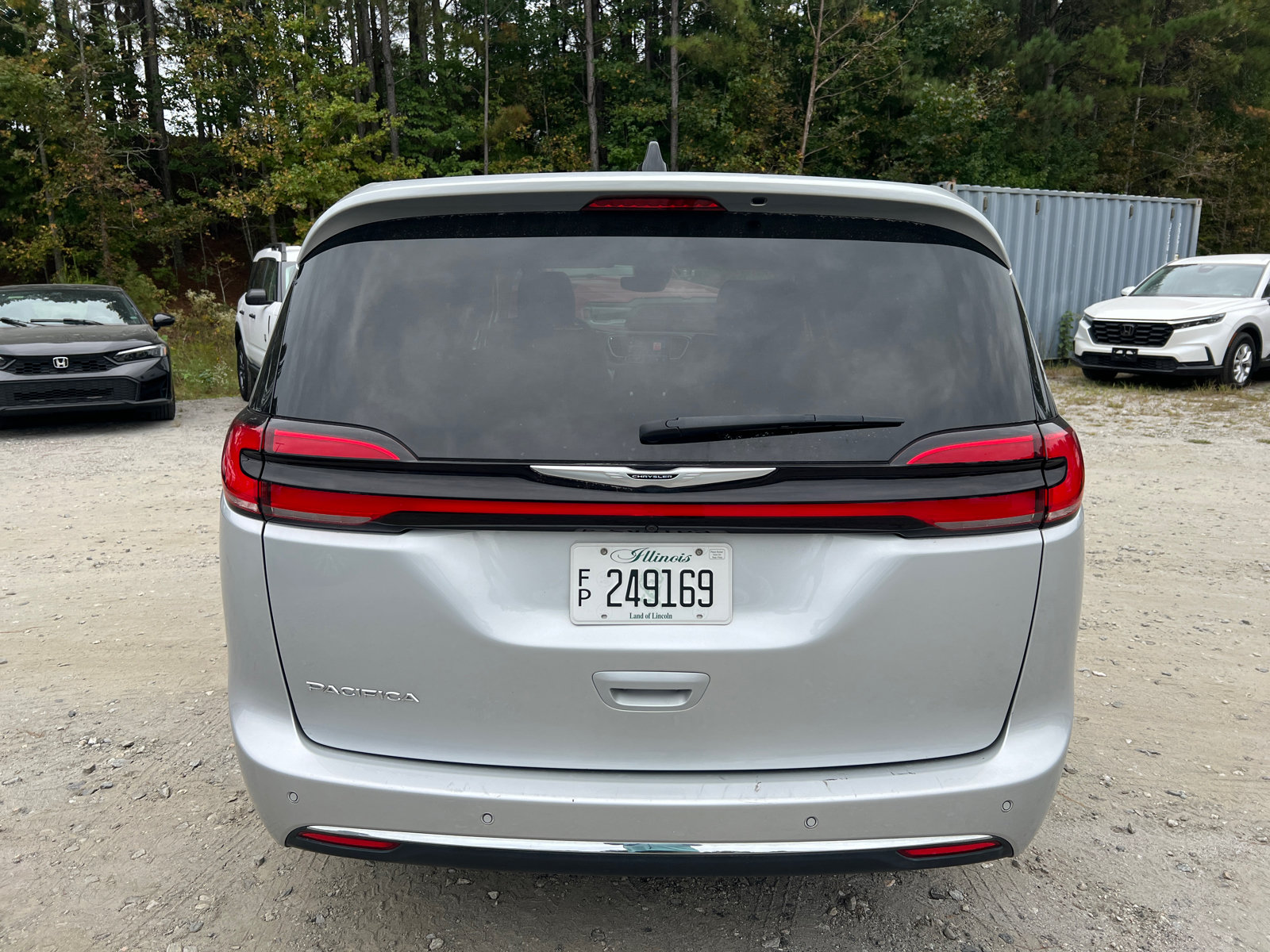 Used 2024 Chrysler Pacifica Touring-L FWD image 9