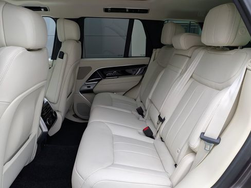 Certified 2025 Land Rover Range Rover SE AWD/4WD image 16