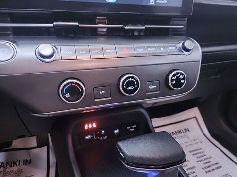 Used 2025 Hyundai Kona SE FWD image 19