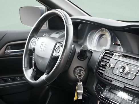 Used 2017 Honda Accord Sport image 12