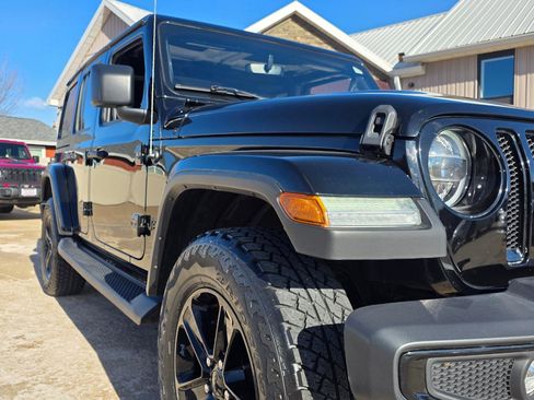 Used 2022 Jeep Wrangler Unlimited Sahara image 24