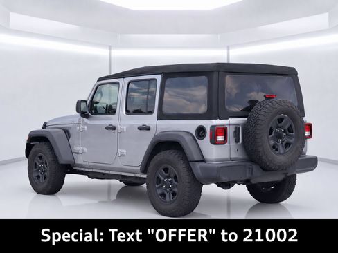 Used 2018 Jeep Wrangler Unlimited Sport AWD/4WD image 3