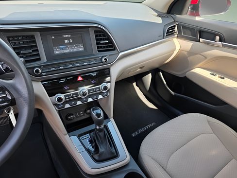 Used 2020 Hyundai Elantra SE FWD image 23