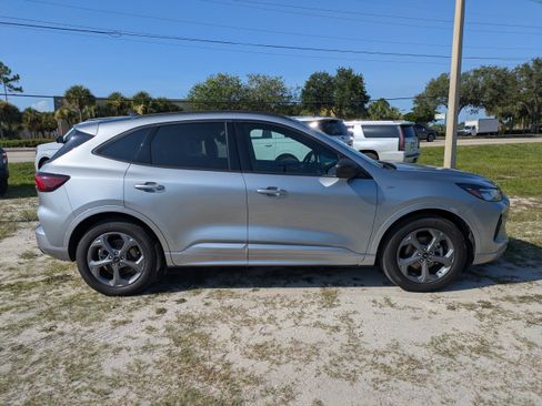 Used 2024 Ford Escape ST-Line w/ Tech Pack #1 FWD image 3