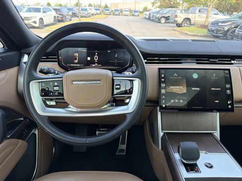 Used 2024 Land Rover Range Rover Long Wheelbase SE AWD/4WD image 4