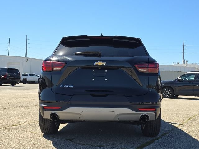 Used 2024 Chevrolet Blazer LT FWD image 4